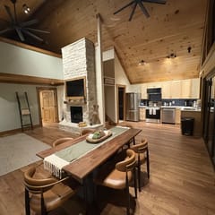 The Deck House at the Gorge | Hot Tub + Fireplace
