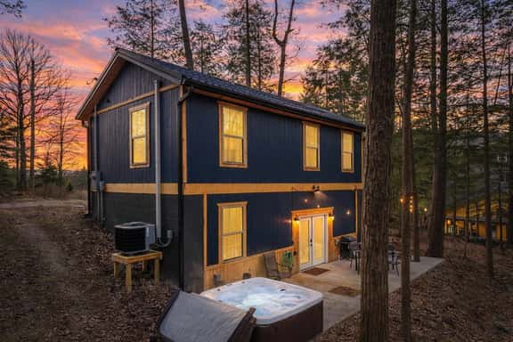Cloud 9 | Hot Tub Climbing Wall | Heart of Red River Gorge | Sleeps 4 - Image 1