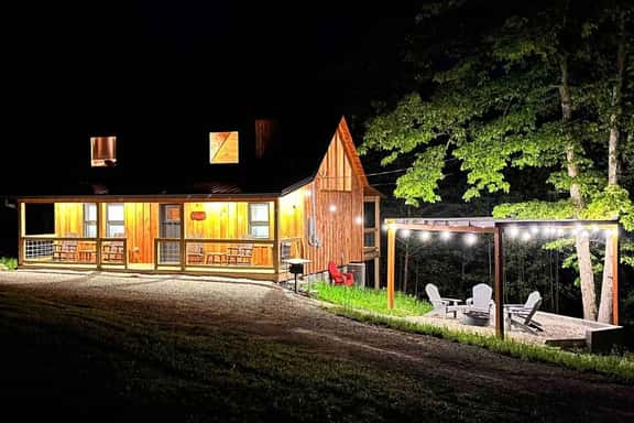 Red River Gorge Broken Horse Luxury Hot tub Wi-Fi - Image 1